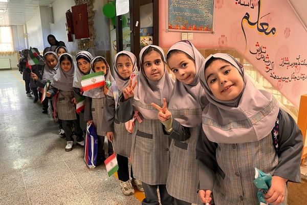 جشن شکوفه‌ها در مدارس بهارستان‌دو؛ آغاز سفری تازه برای کلاس اولی‌ها