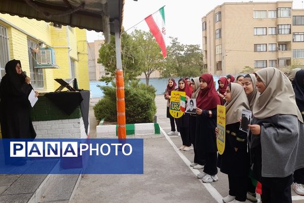 مراسم شهادت سید حسن نصرالله رهبر مدیر سیاسی در دبیرستان نورالهدی مشهد