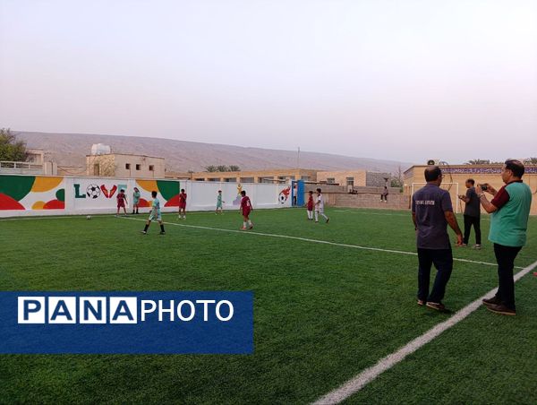 افتتاح زمین چمن مصنوعی آموزشگاه شهید مطهری مارم در فین