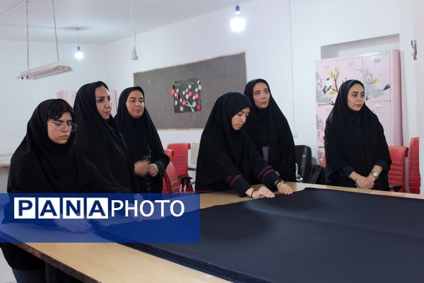 هنرستانی ها در نقش تولید کننده،دوخت لباس فرم دانش آموزان به دست هنرستانی های قدس