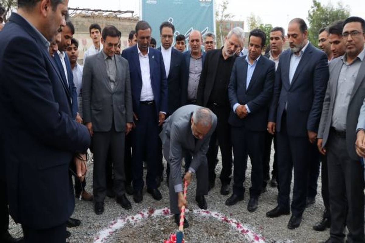 کلنگزنی احداث دبیرستان ۹ کلاسه متوسطه شهر کهنوج از سوی وزیر آموزش و پرورش