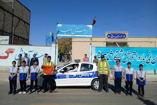 گرامیداشت هفته نیروی انتظامی در مدرسه امید شهرستان خلیل آباد