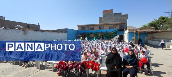 نواختن زنگ سلامت در مدرسه دخترانه ضحی ۱ شهرستان شیروان