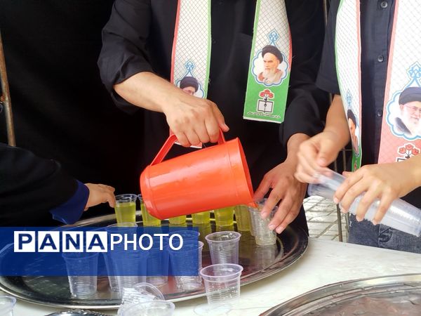 برپایی موکب دانش‌آموزی در روز اربعین حسینی در فاروج