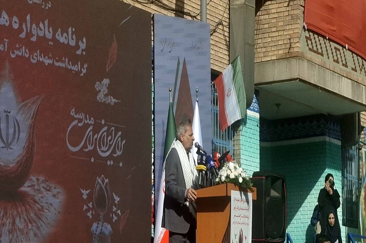 یکی از وظایف مهم آموزشوپرورش، انتقال ارزشها و باورها و تقویت هویت دینی و ملی در میان دانشآموزان است