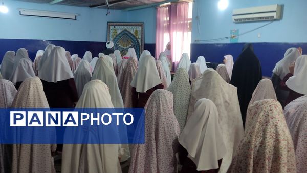 برگزاری نماز جماعت در دبستان مولوی فین