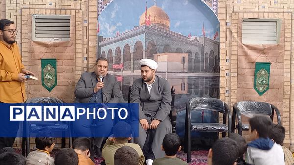 بازدید مسئولان منطقه ۱۰ از دانش‌آموزان معتکف