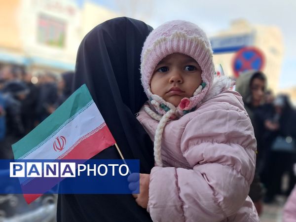 راهپیمایی ۲۲بهمن در شهرستان کاشمر با حضور پر رنگ مردم برگزار شد 
