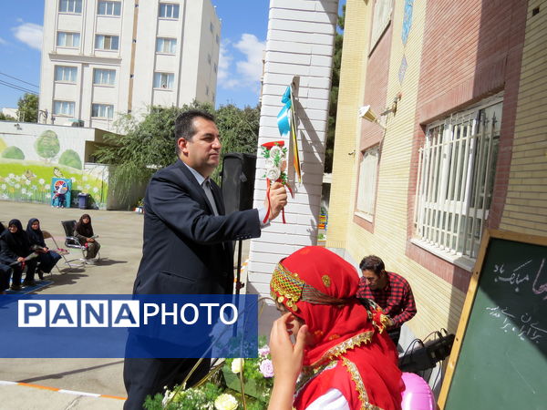 نواختن زنگ اول مهر در مدرسه شهدا فرهنگی 