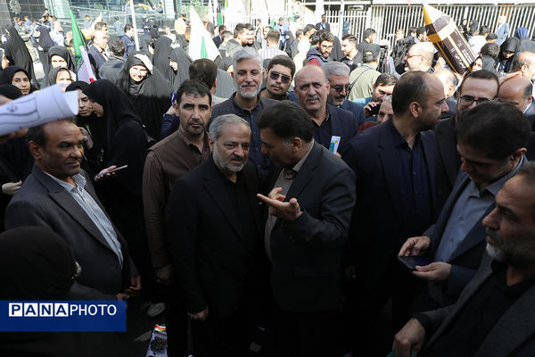 حضور وزیر آموزش و پرورش در راهپیمایی 13 آبان