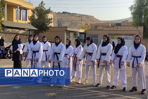 هفته تربیتبدنی در دبیرستان فرشتگان ناحیه ۴شیراز
