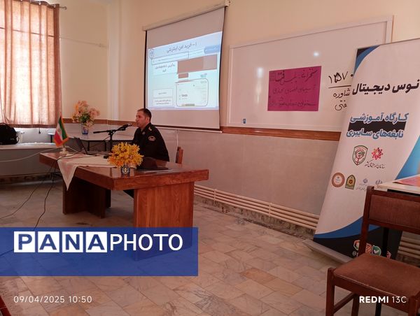 برگزاری دوره آموزشی آسیب های اجتماعی با محوریت آسیب های فضای مجازی در هنرستان هیات امنایی حضرت فاطمه (س) اردبیل
