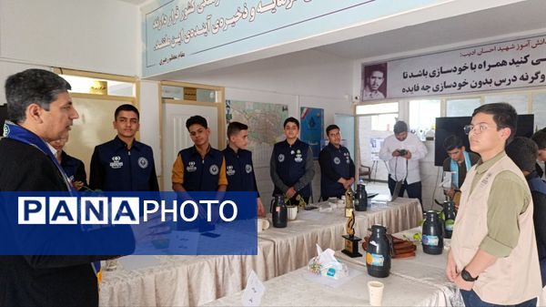 تجلیل از دانش آموز خبرنگاران پسر فعال در مانور خبرگزاری پانا در سازمان دانش آموزی استان خراسان رضوی