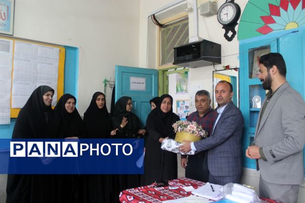 بزرگداشت مقام معلمان در مدارس گلوگاه 