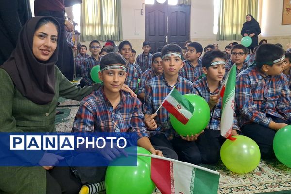 آرزوی فرج و سلامتی صاحب الزمان (عج) با دست‌های کوچک دانش‌آموزان شیرازی