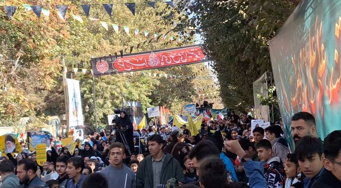 فریاد استکبارستیزی فرهنگیان و دانش‌آموزان البرزی در راهپیمایی یوم‌الله ۱۳ آبان