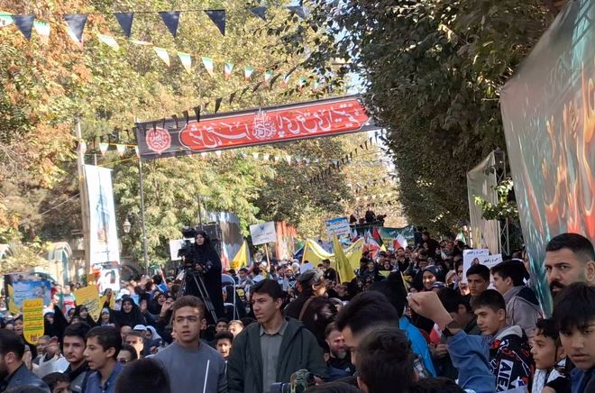 فریاد استکبارستیزی فرهنگیان و دانش‌آموزان البرزی در راهپیمایی یوم‌الله ۱۳ آبان