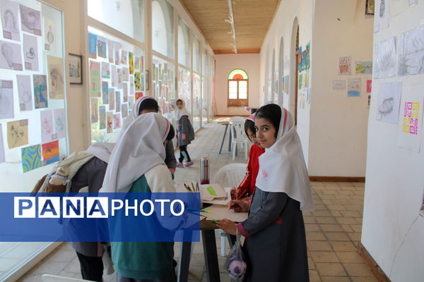 نمایشگاه نقاشی و طراحی دانش‌آموزان مدارس بوشهر با موضوع آزاد