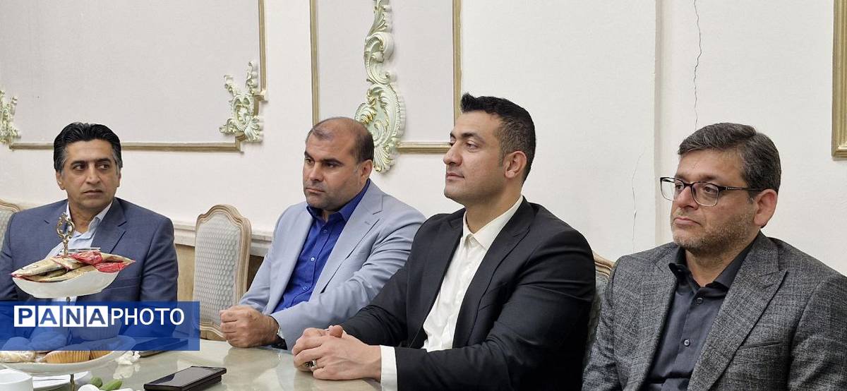 آیین تجلیل از خبرنگاران و اصحاب رسانه در محمودآباد