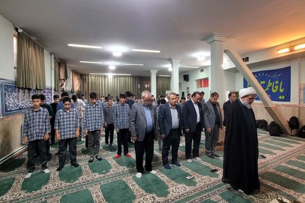  نماز رکن تربیتی و روشن‌کننده مسیر هویت دانش‌آموزان است