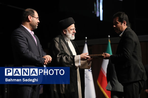 تجلیل از معلمان نمونه کشوری با حضور رئیس جمهوری
