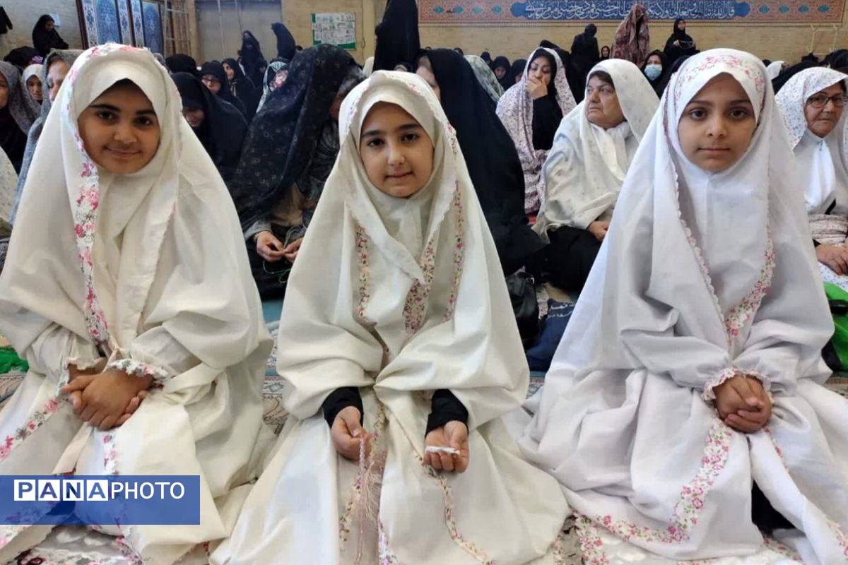 حضور پررنگ بسیجیان و اقشار مختلف مردم در نماز جمعه صفادشت