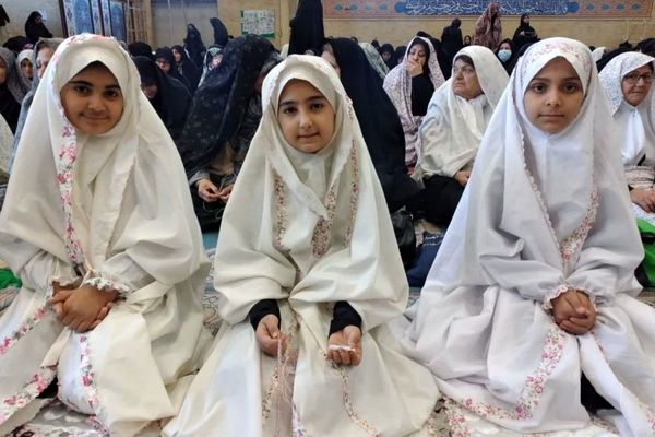 حضور پررنگ بسیجیان و اقشار مختلف مردم در نماز جمعه صفادشت