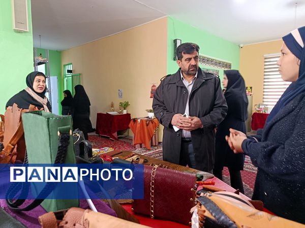 رونمایی از سه اثر به قلم سه دبیر دماوند