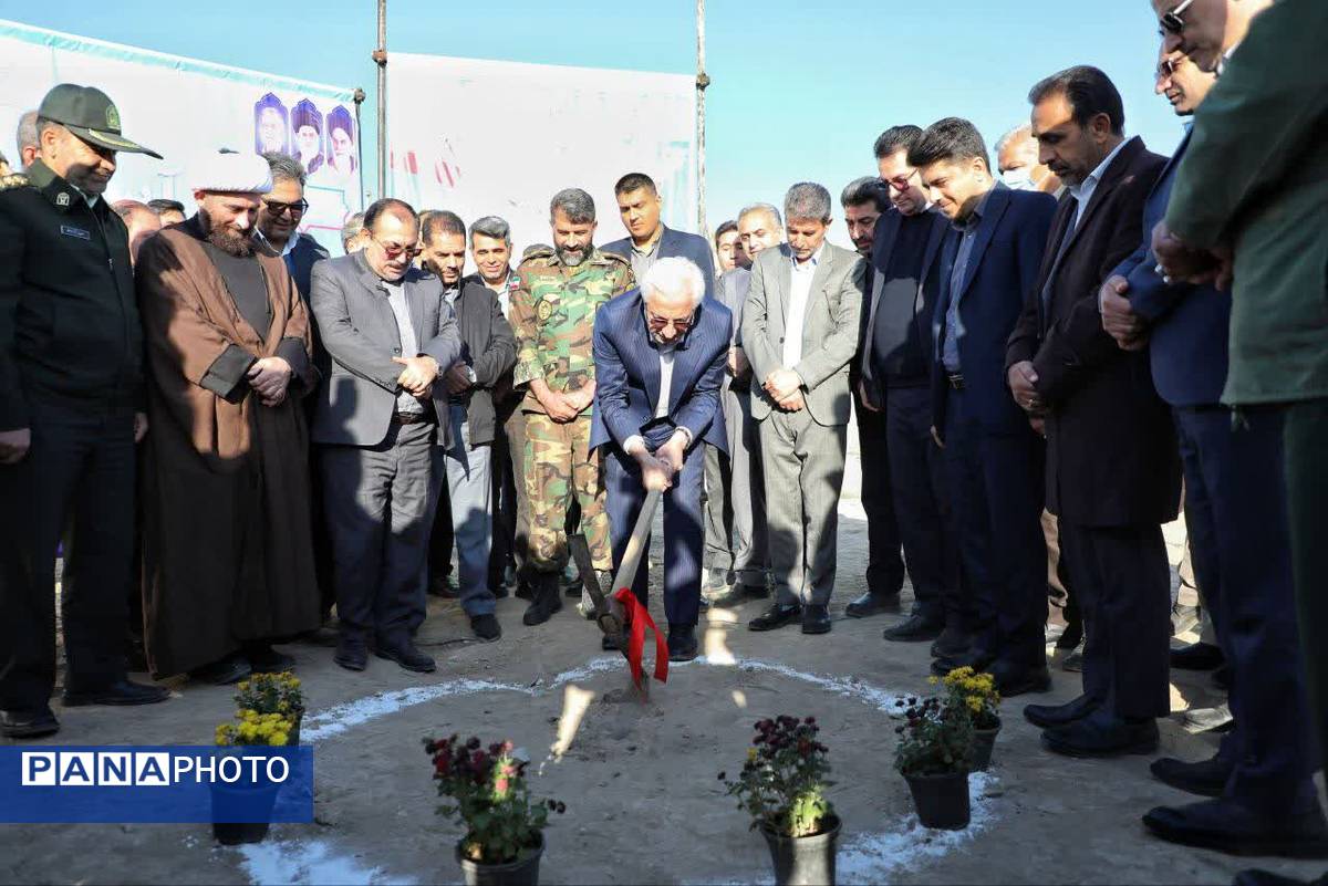 کلنگ زنی هنرستان شبانه‌روزی شهدا ارتش در شهرستان مانه 