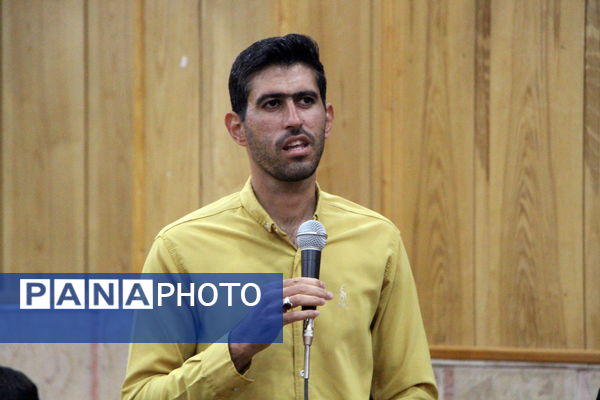 نشست معلمان شهر یزد با محسن قنبریان در یزد