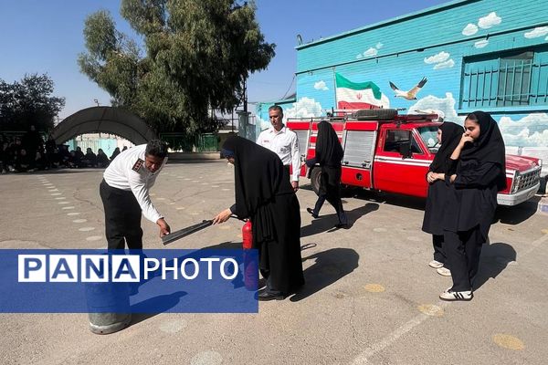 گرامیداشت روز آتش‌نشانی و ایمنی در مدارس شهرستان پیشوا
