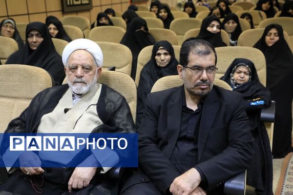 جلسه گرامیداشت و تجلیل از پدران و مادران شهدا 