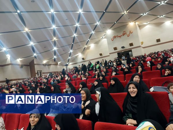 همایش گرامیداشت هفته بسیج در مجتمع آیه ها در سالن انقلاب مشهد مقدس