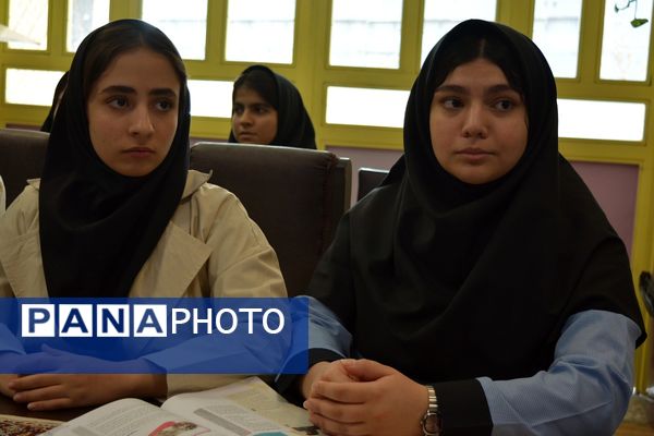 برای اولین‌بار؛ برگزاری کافه ۵۷ در دبیرستان‌ نمونه دولتی ولایت بهارستان‌دو