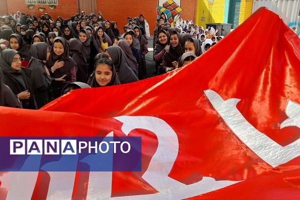 مراسم عزاداری فاطمیه با برکت پرچم امام حسین(ع) در مدرسه آیت‌الله خامنه‌ای