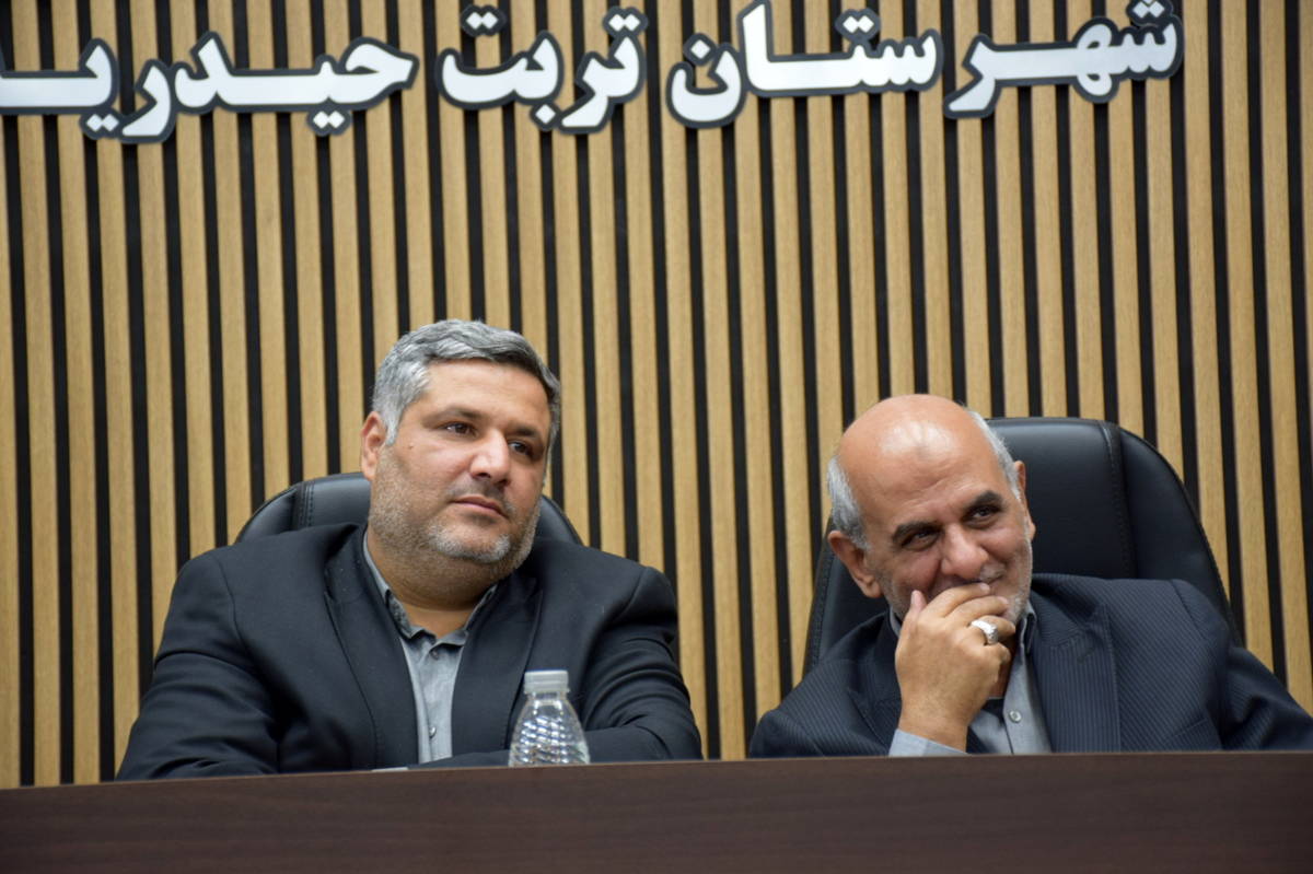 هنرمندان قشر تأثیرگذار و پشتوانه فرهنگی کشور هستند
