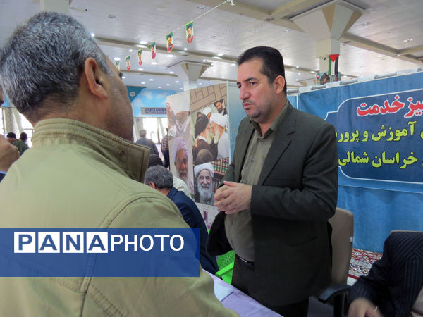 برپایی میز خدمت آموزش و پرورش خراسان شمالی