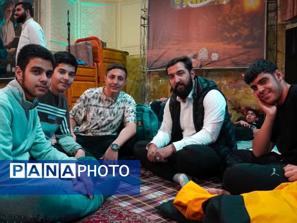 جلوه‌ای از اعتکاف دانش‌آموزی در مسجد امام علی‌بن‌ابی‌طالب (ع)