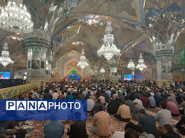 زیارت دسته جمعی معلمان در حریم قدس رضوی 
