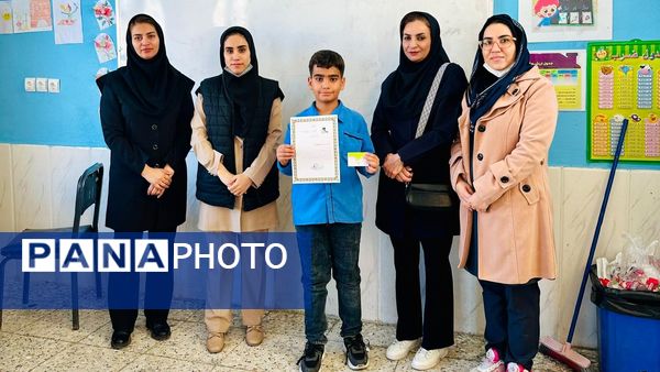 تقدیر از برگزیدگان ویژه‌برنامه هفته جهانی فضا در مدارس حاجی‌آباد