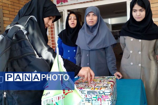 انتخابات همیاران مشاور در مدارس شهرستان ملارد 