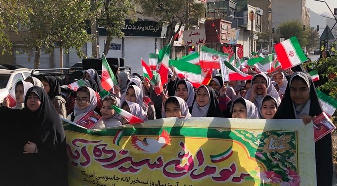 بانگ الله و اکبر به مناسبت روز دانش‌آموز در مقبرة الشهدای ناحیه دو شهرری 