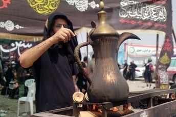 پیاده روی زائران امام رضا(ع) از ملک آباد تا مشهد 