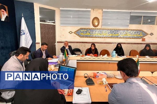 نخستین جلسه ستاد شناسای معلمان نمونه در شهرستان قدس