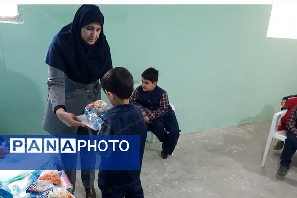 برپایی جشن آب در دبستان سرافراز ناحیه۷ مشهد 