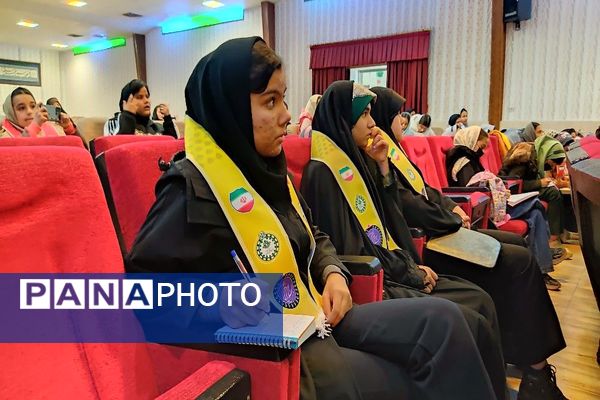 کلاس آموزشی خبرنگاری در کانون مهر تابان نیشابور