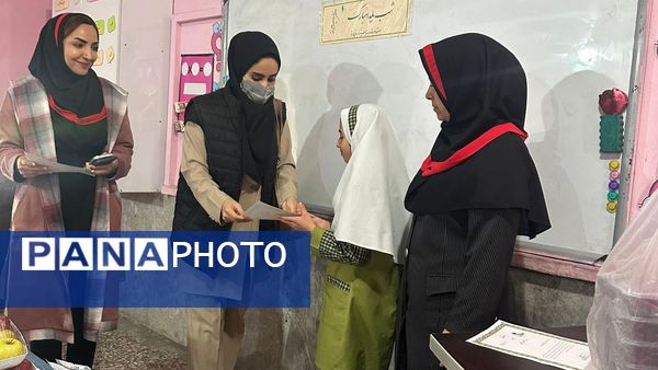 تقدیر از برگزیدگان ویژه‌برنامه هفته جهانی فضا در مدارس حاجی‌آباد