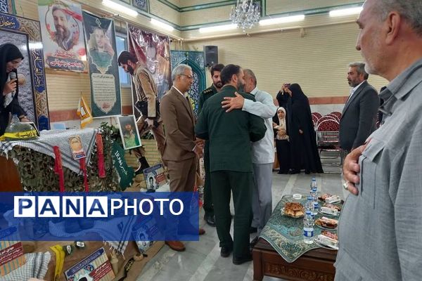 برگزاری یادواره شهدا به مناسبت هفته دفاع مقدس در دبیرستان حضرت زینب(س) ناحیه یک شهرری