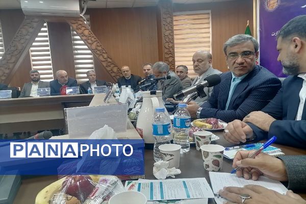 نشست مشترک اعضای کمیسیون آموزش و تحقیقات مجلس، مدیران آموزش و پررش استان خراسان رضوی و وزیر آموزش وپرورش در مشهد