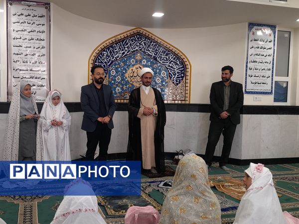 برگزاری اولین روز از دوشنبه های نماز در ناحیه۷ مشهد